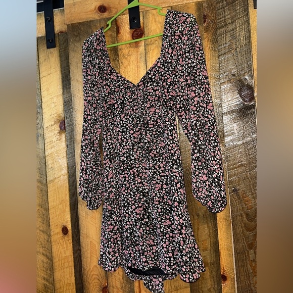 Gorgeous long sleeve dress - Picture 1 of 2